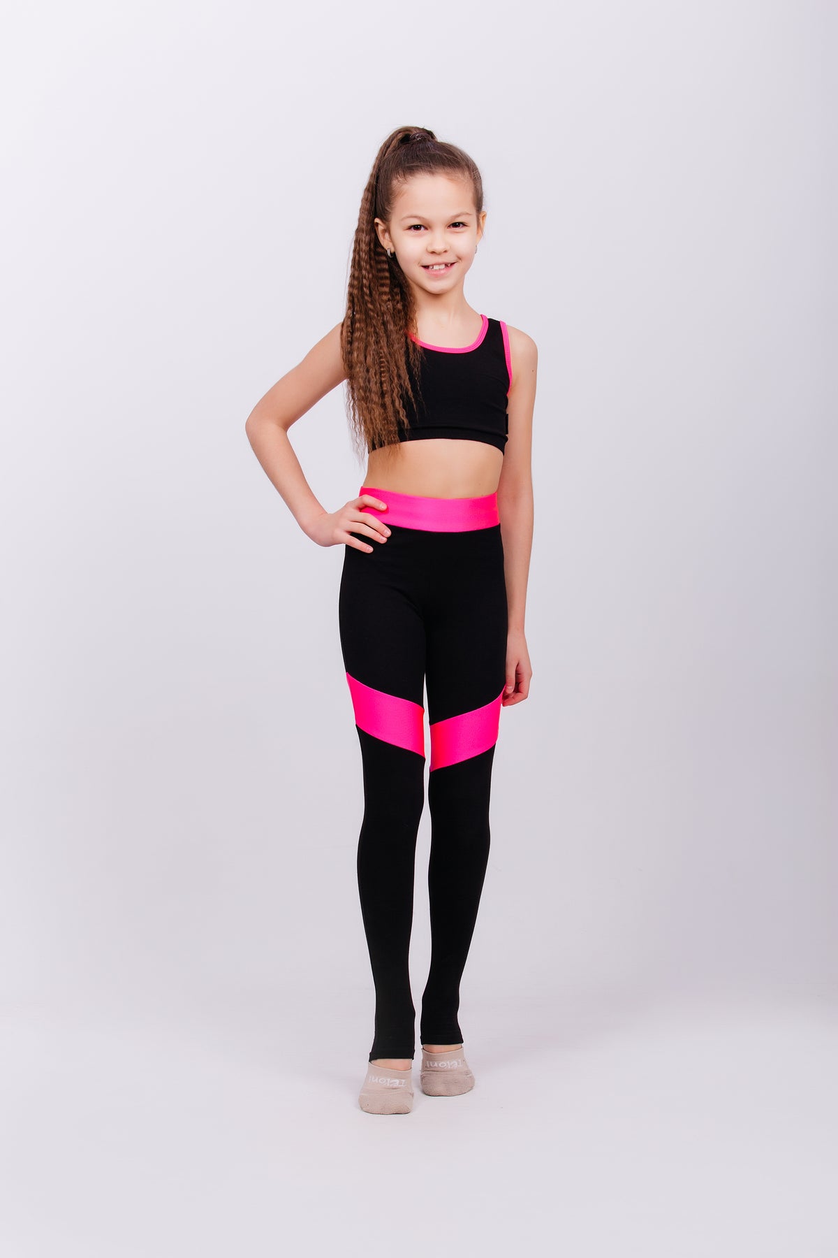 Leggings with heel cutout