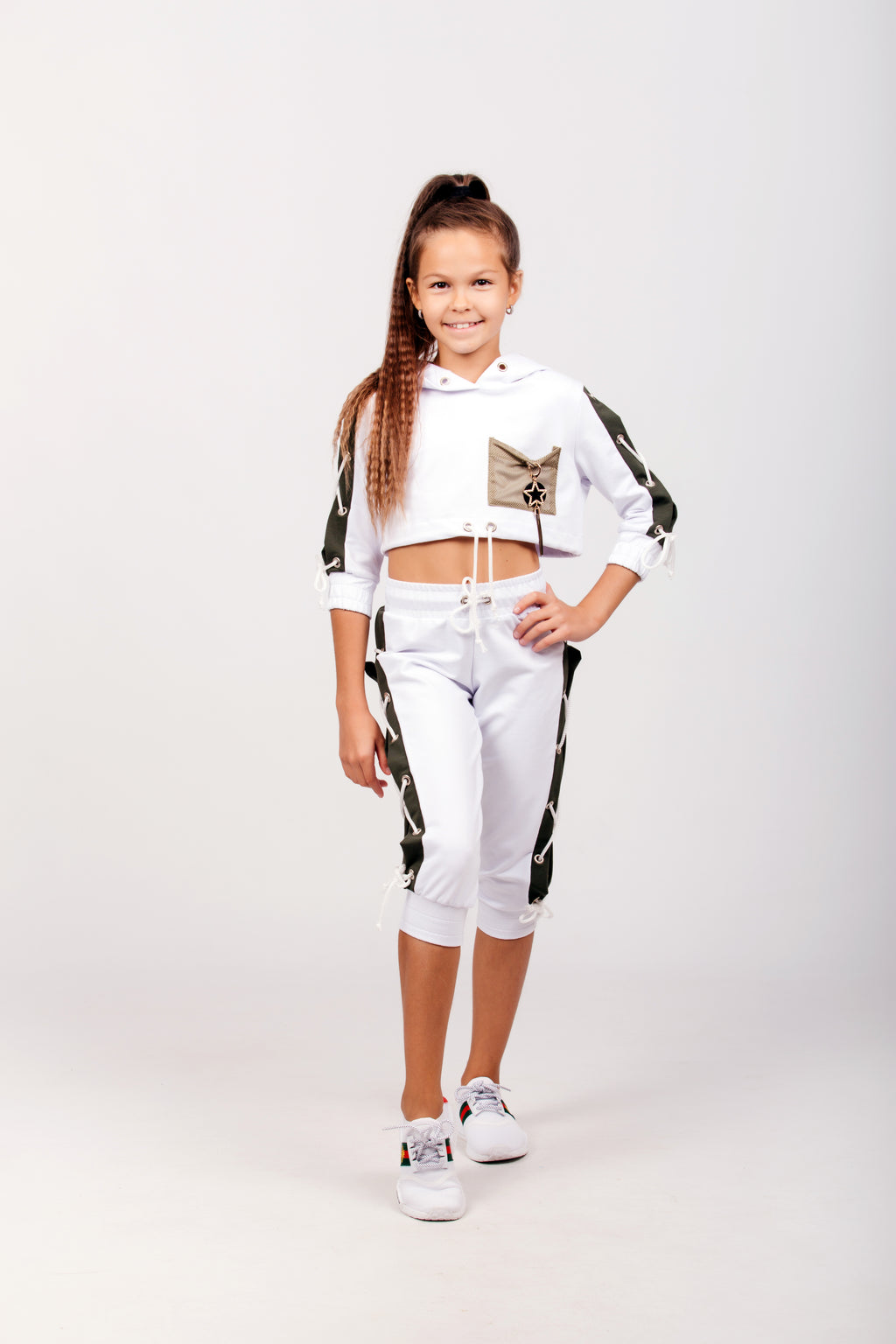 Sports suit with cropped pants