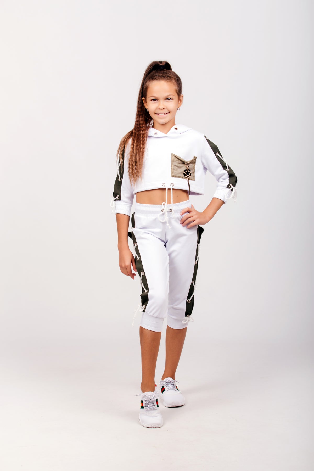 Sports suit with cropped pants