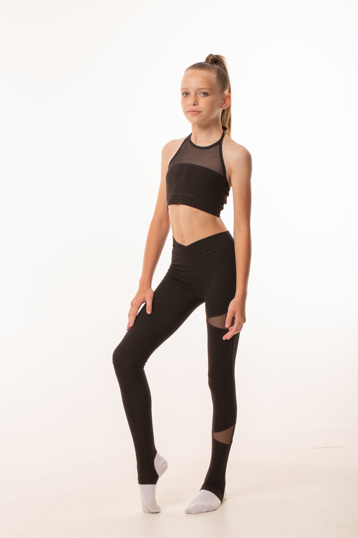Leggings with heel cutout and mesh inserts