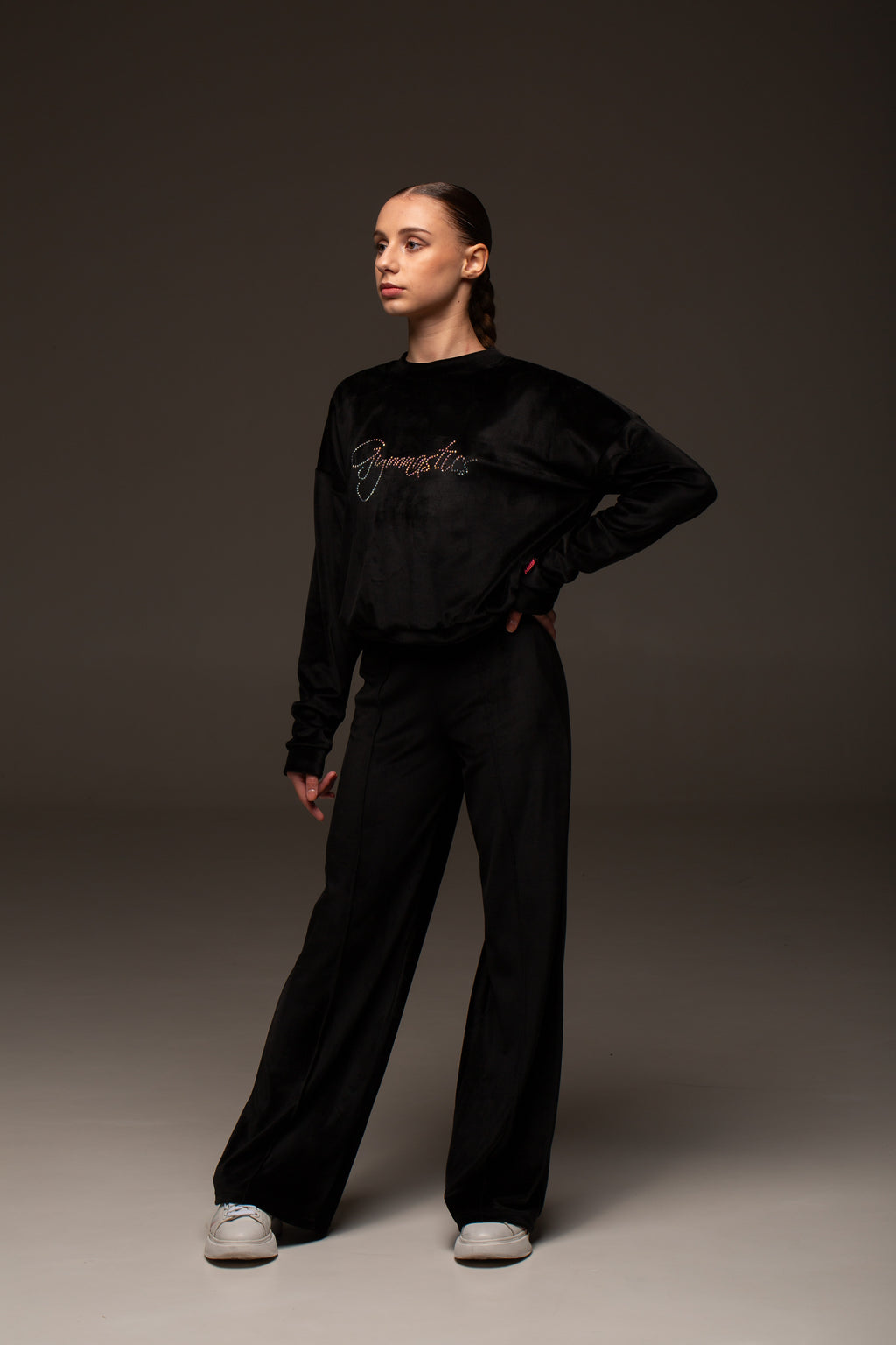 Sport suit with wide pants