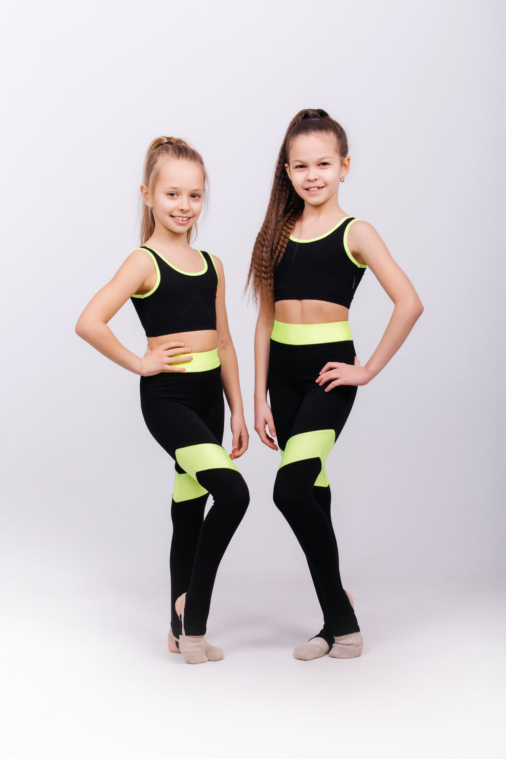 Leggings with heel cutout