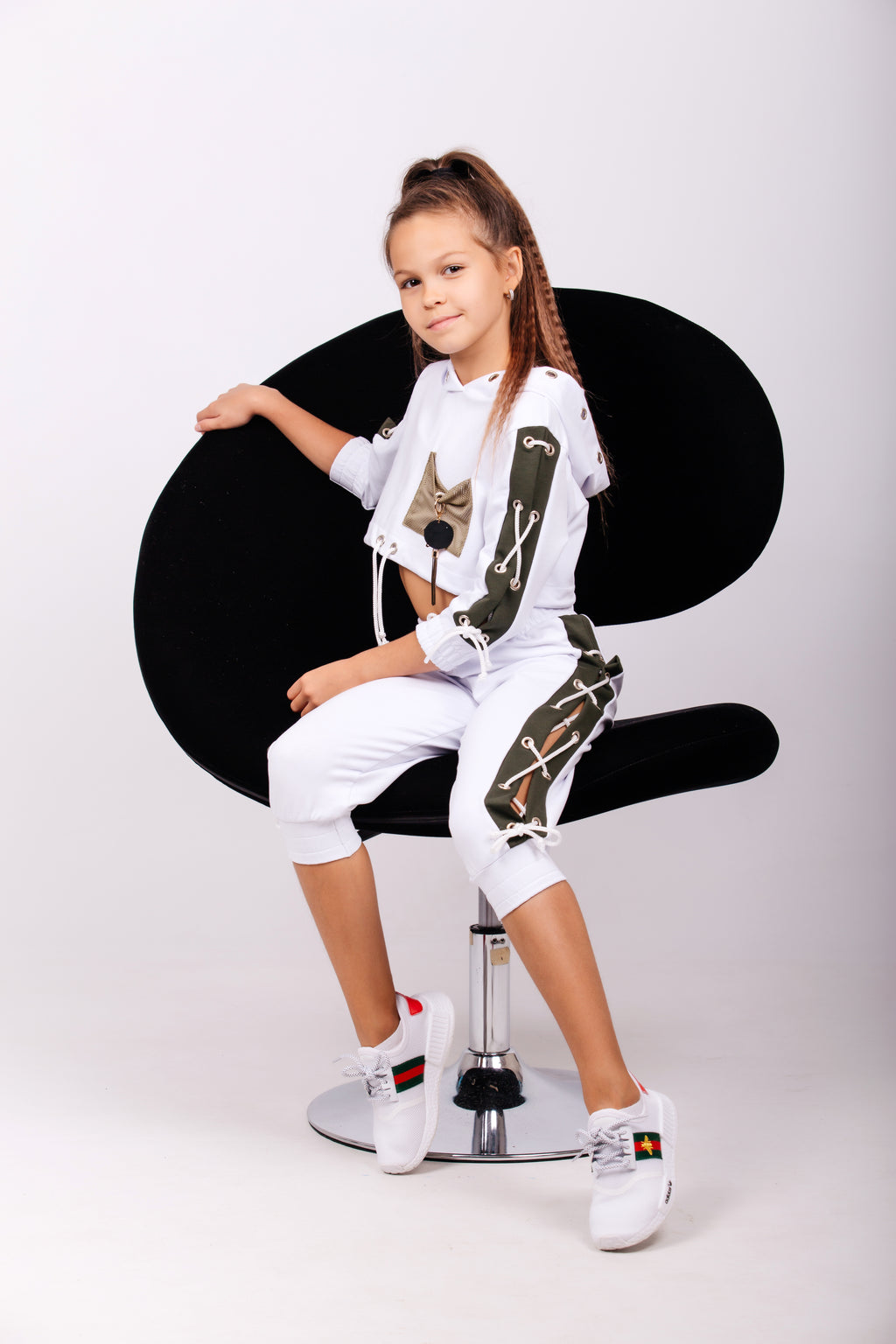 Sports suit with cropped pants