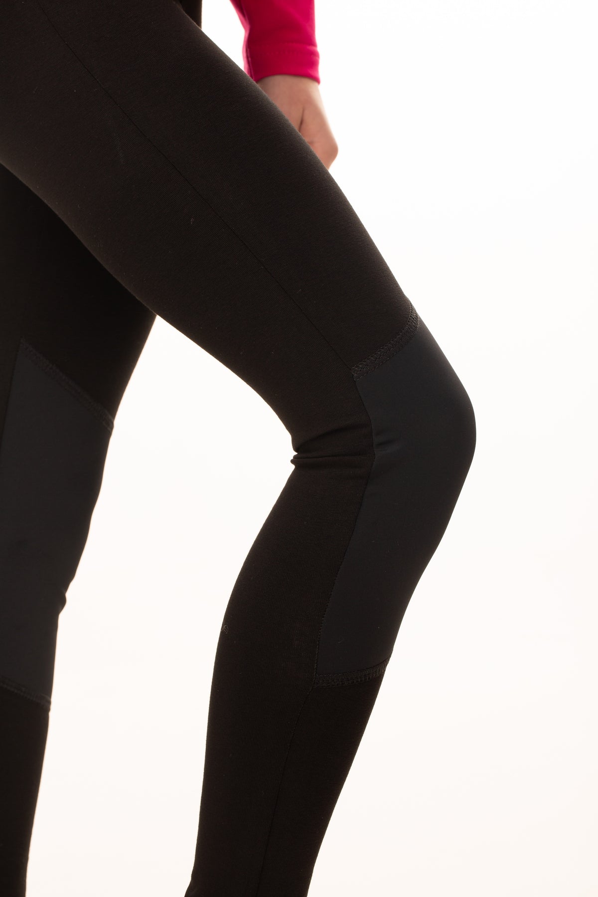 Tights with reinforced knee
