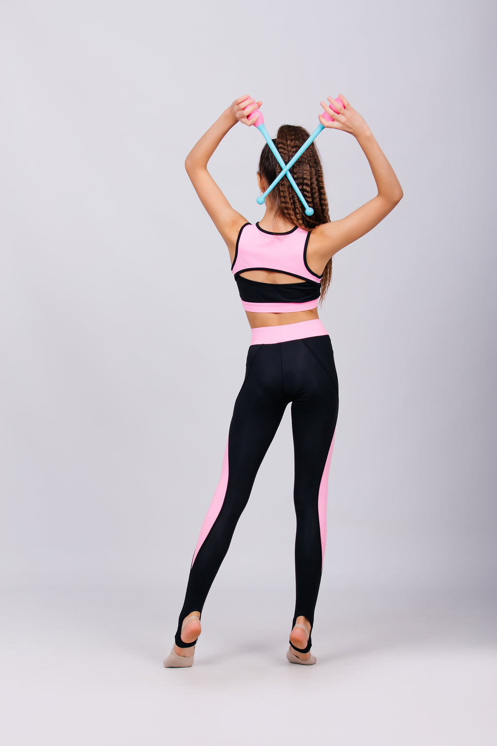 Leggings with heel cutout