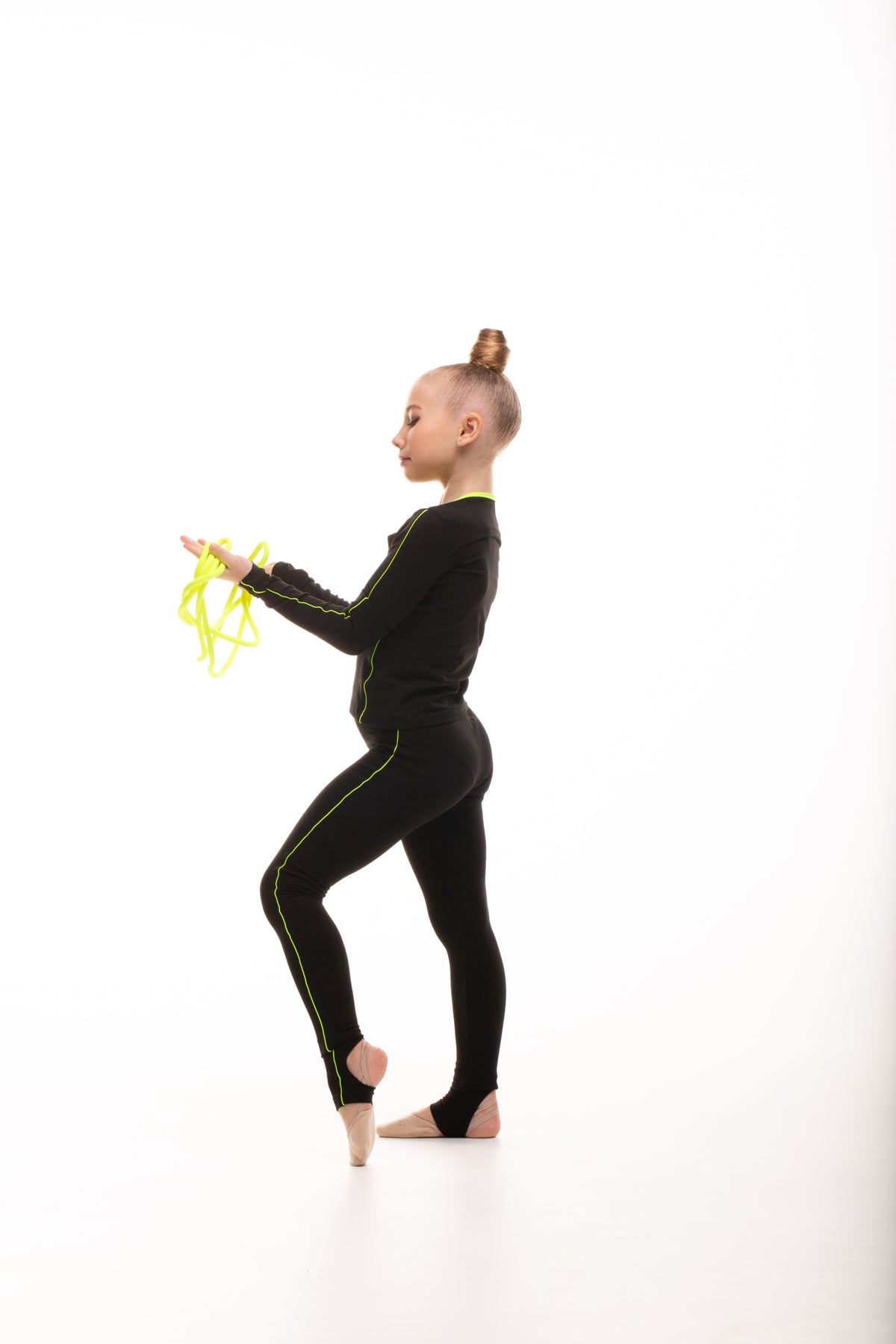 Leggings with heel cutout