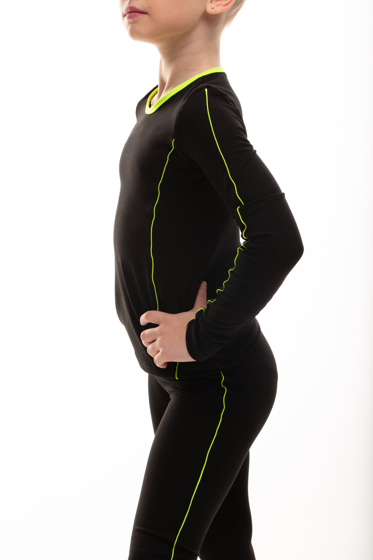 Leggings with heel cutout