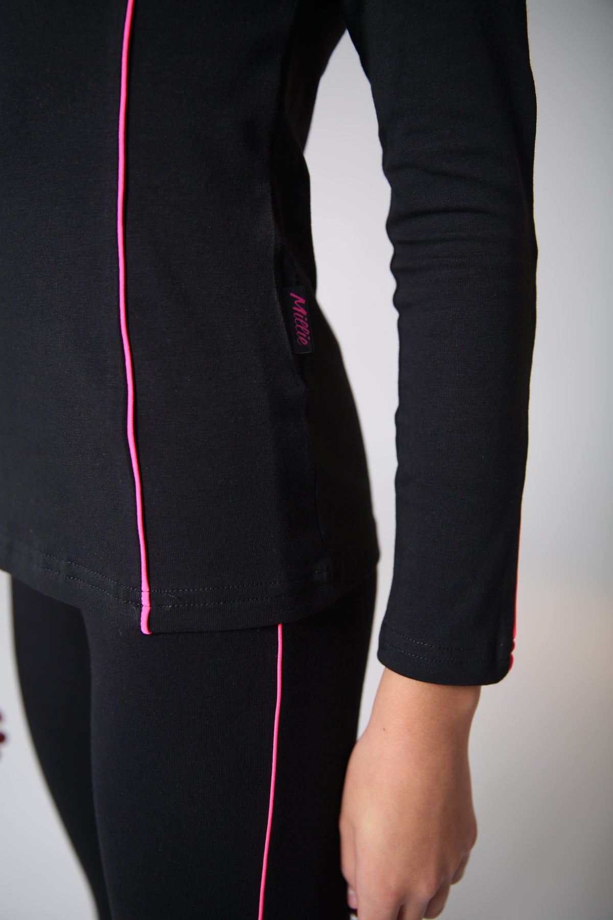 Longsleeve with pink ribbon